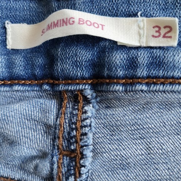 Levi Jeans, Distressed, Women's sz 32 - Picture 7 of 7